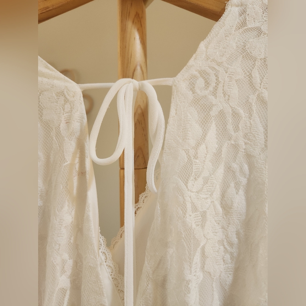 Elegant White Long Sleeve Lace Dress - Picture 6 of 6